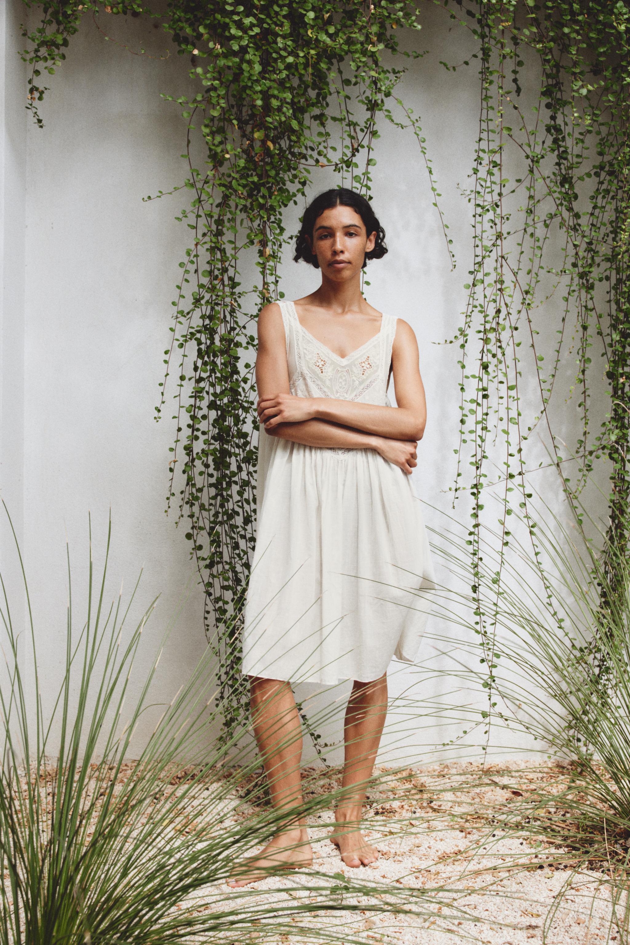 FLORAL EMBROIDERED PLEATED DRESS